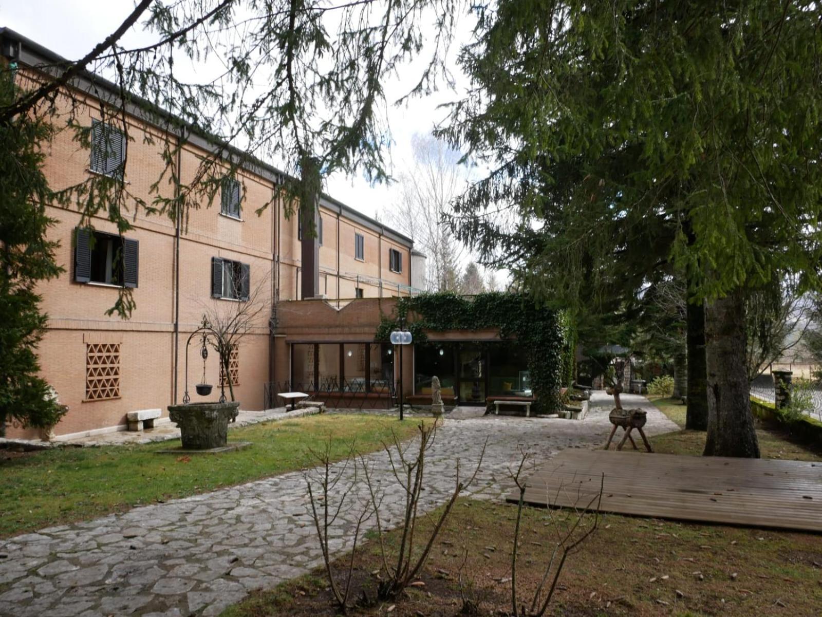 Lh Albergo Il Picchio Pescasseroli Exteriör bild