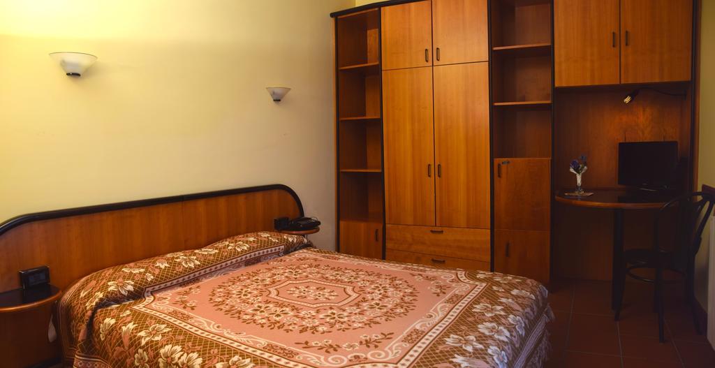 Lh Albergo Il Picchio Pescasseroli Rum bild