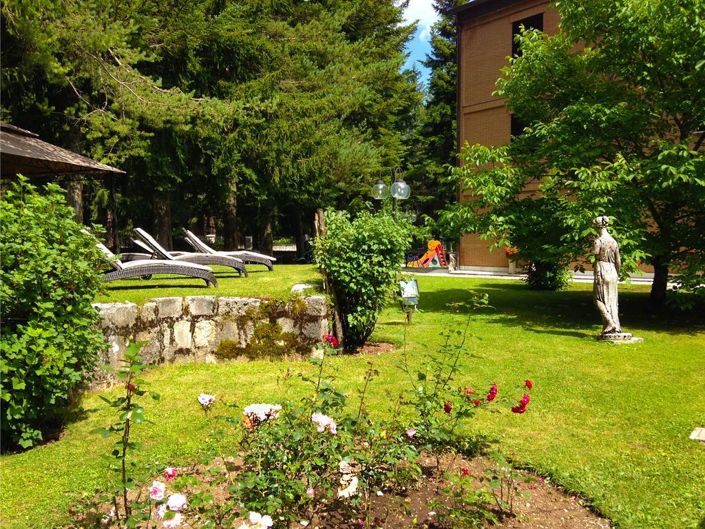 Lh Albergo Il Picchio Pescasseroli Exteriör bild