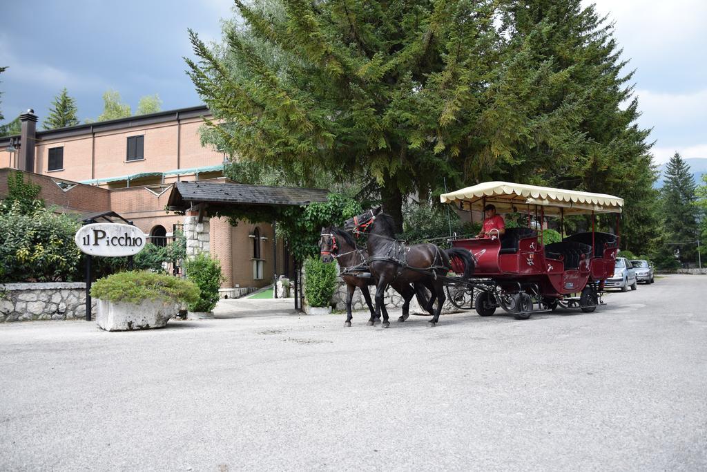 Lh Albergo Il Picchio Pescasseroli Exteriör bild