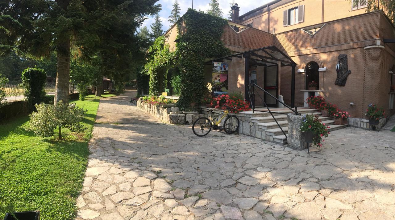 Lh Albergo Il Picchio Pescasseroli Exteriör bild