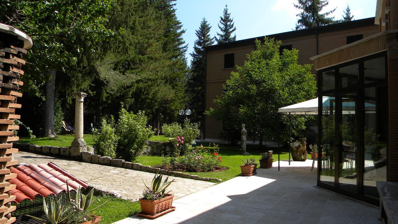 Lh Albergo Il Picchio Pescasseroli Exteriör bild